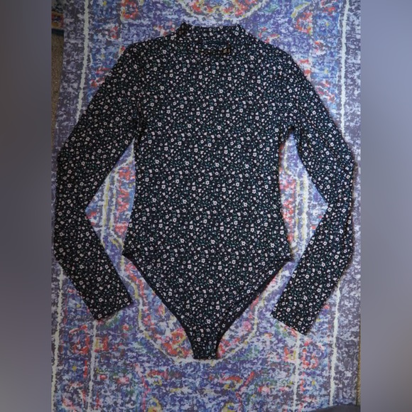 Floral mesh bodysuits - Picture 1 of 3